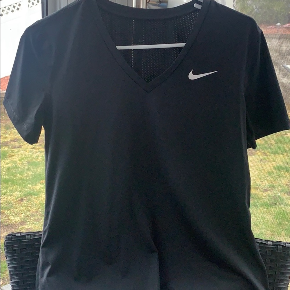 Black nike dri fit tshirt